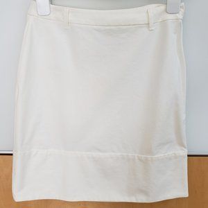 Stylish white skirt with accent side zip